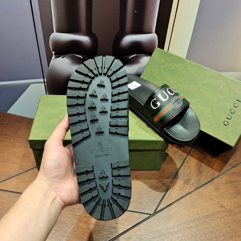 G*u*i slippers